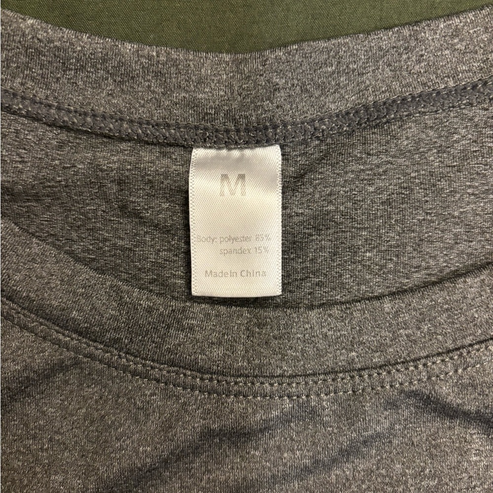 Workout top - Picture 2 of 2